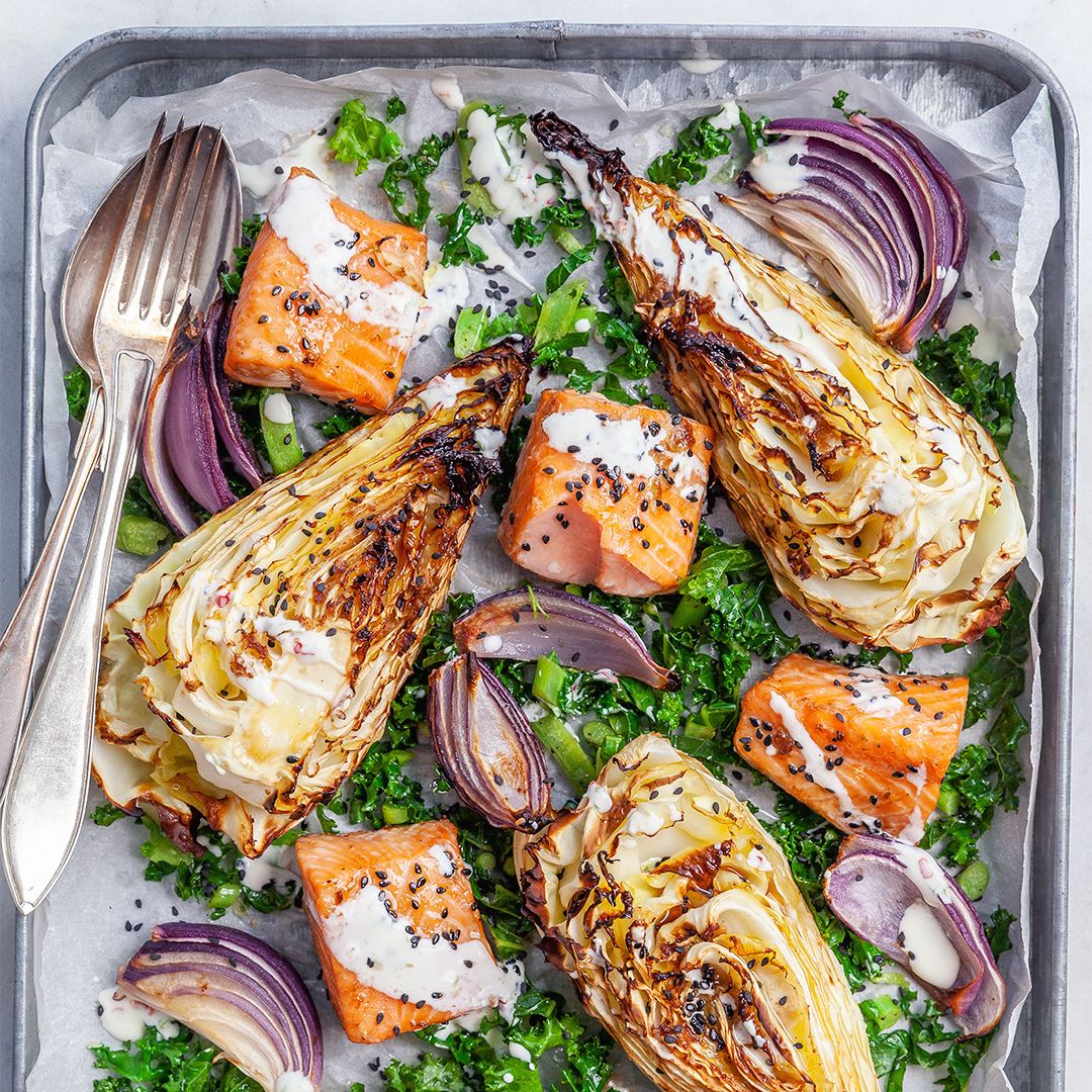 Ugnsbakad Lax Och Kal Med Soja Och Ingefara Foto Nurlan Mathem