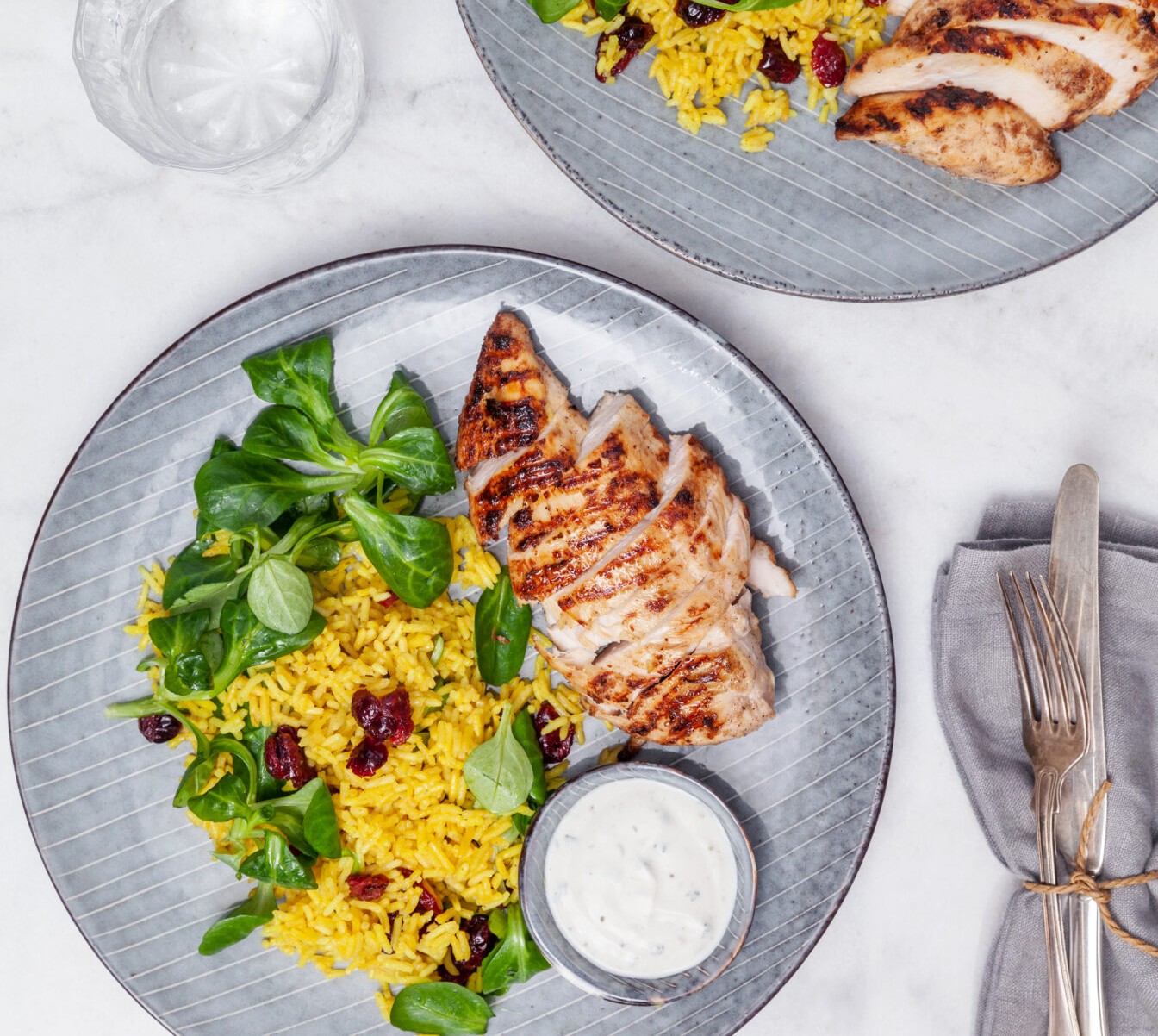 Yoghurtmarinerad Kyckling Med Kryddigt Tranbarsris Foto Nurlan Emir Original 1344X13442