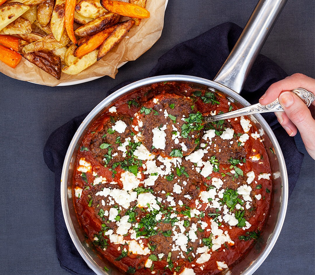 Grekiska Vegobiffar I Tomatsas Med Fetaostsmul Foto Nurlan Mathem2